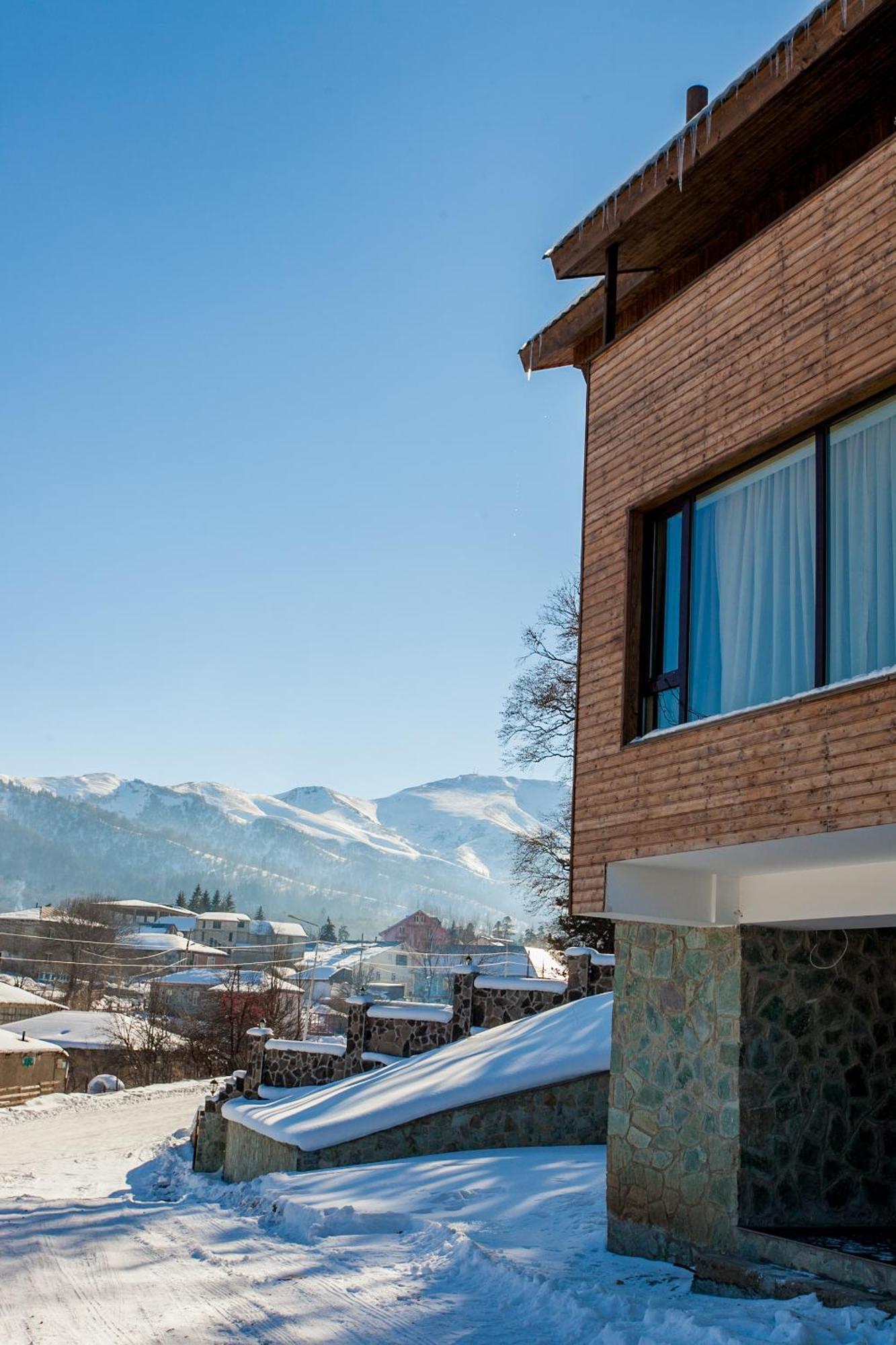 Crystal Hill Resort Bakoerjani Buitenkant foto