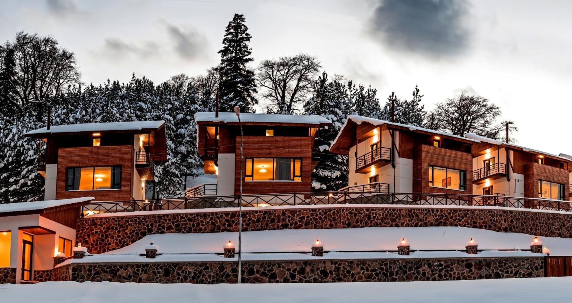 Crystal Hill Resort Bakoerjani Buitenkant foto