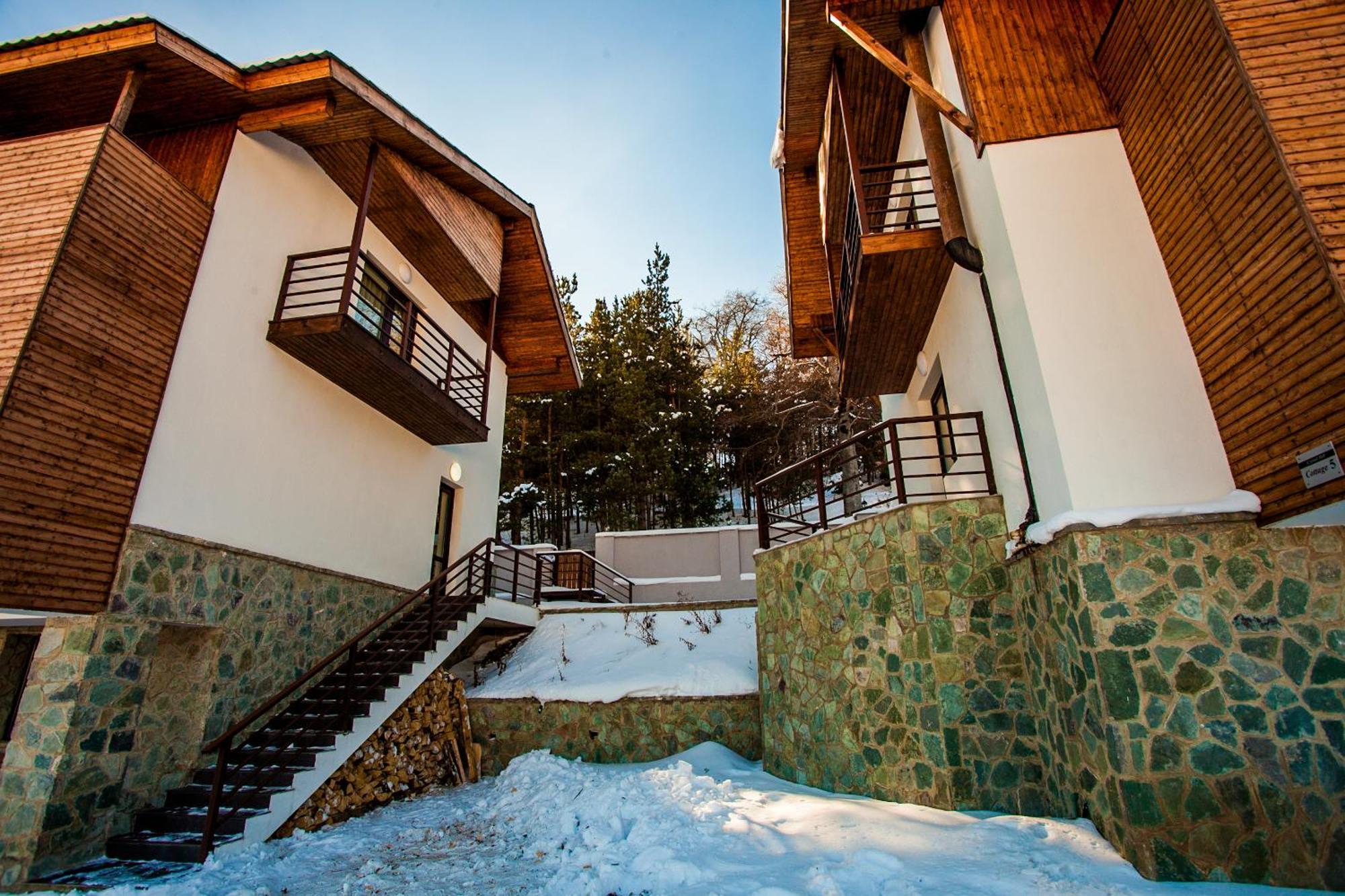 Crystal Hill Resort Bakoerjani Buitenkant foto